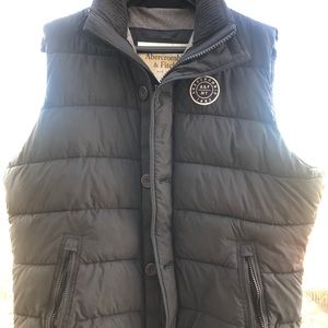 A&E Men’s Lightweight Packable Vest